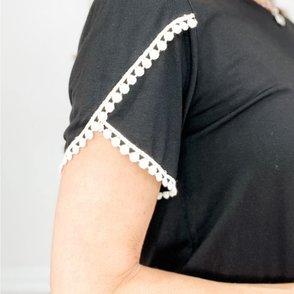 NEW Slit Short Sleeve Top with Crochet Lace Detail  1X Black/White - Picture 5 of 12